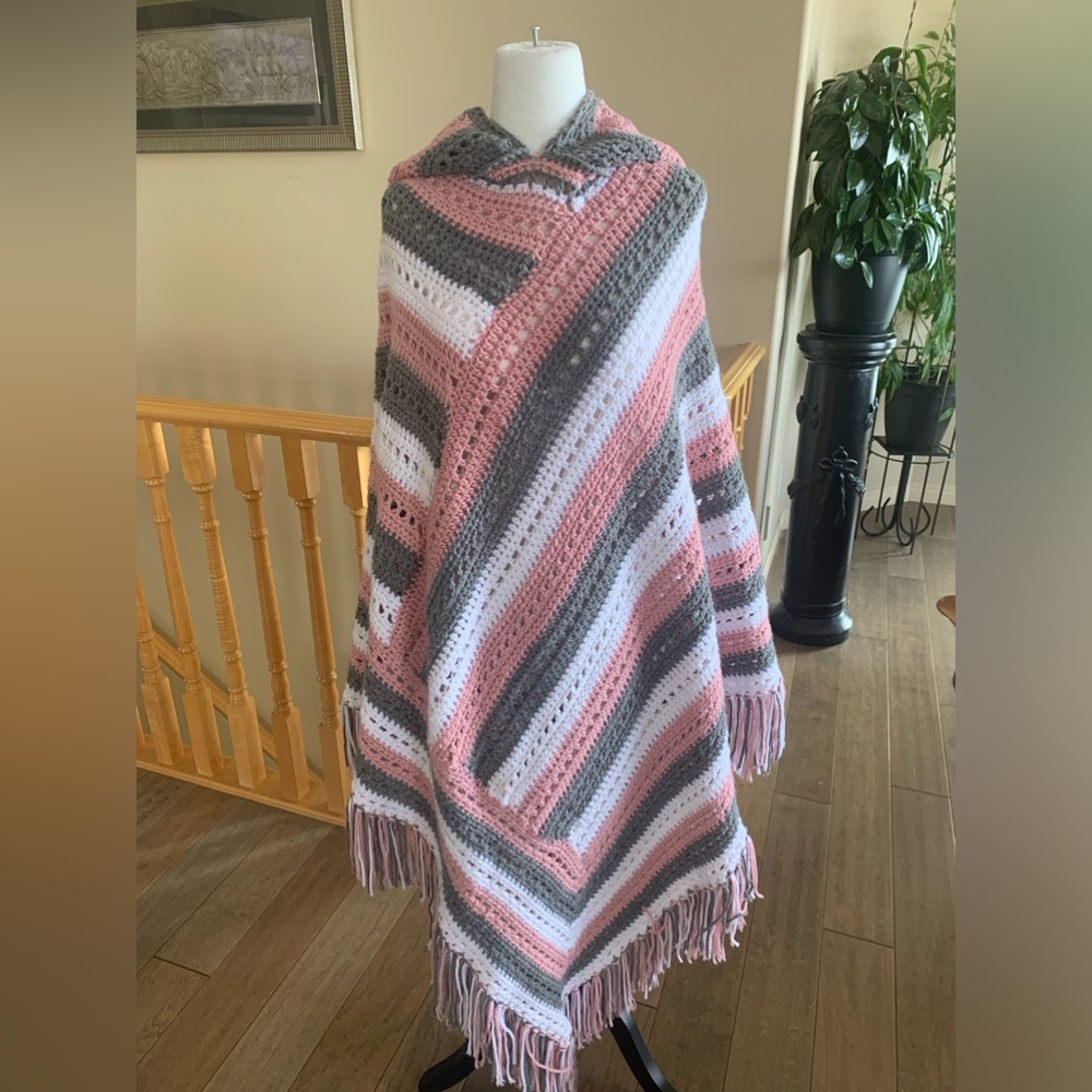 ✨Handmade✨KNITTED PONCHO✨